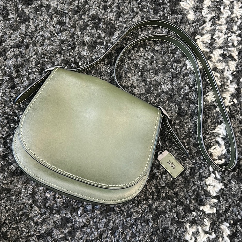 Coach glove tanned leather saddle bag. Dark green. Style20115